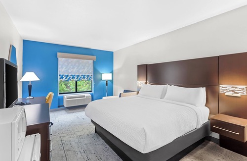 Nitro Hotel | Holiday Inn Express Hotel & Suites Cross Lanes by IHG