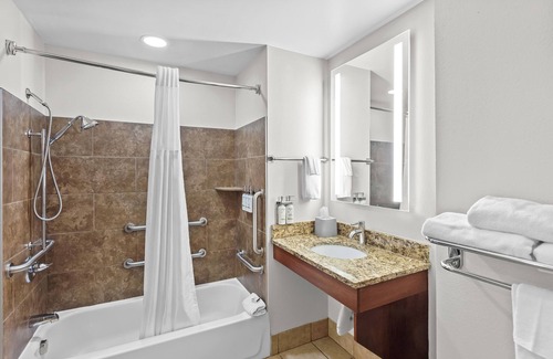 Nitro Hotel | Holiday Inn Express Hotel & Suites Cross Lanes by IHG