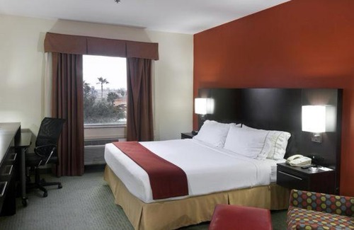 Brownsville Hotel | Holiday Inn Express Hotel and Suites Brownsville by IHG
