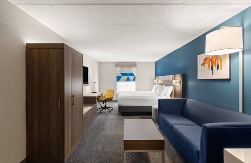 Danbury Hotel | Holiday Inn Express Hotel & Suites Danbury - I-84 by IHG