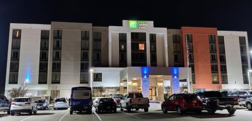 Irving Hotel | Holiday Inn Express Hotel & Suites Dallas Fort Worth Airport South by IHG