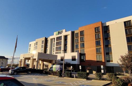 Irving Hotel | Holiday Inn Express Hotel & Suites Dallas Fort Worth Airport South by IHG