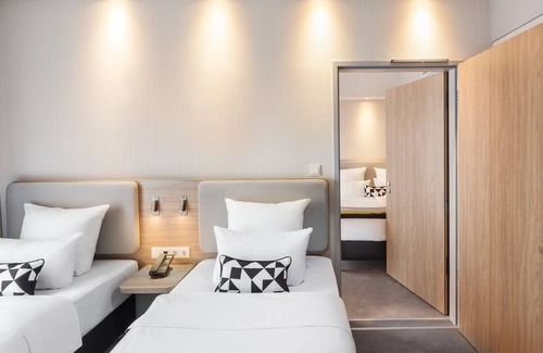 Schwabing-Freimann Hotel | Holiday Inn Express Munich North by IHG