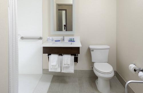 Myrtle Beach Hotel | Holiday Inn Express Myrtle Beach-Broadway at the Beach by IHG