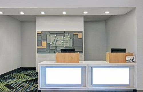Newport Hotel | Holiday Inn Express Newport by IHG