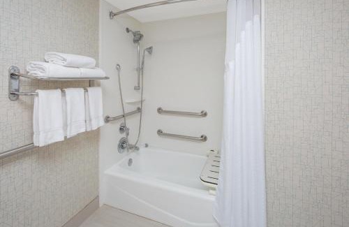 Mission Hills Hotel | Holiday Inn Express San Diego Airport-Old Town by IHG