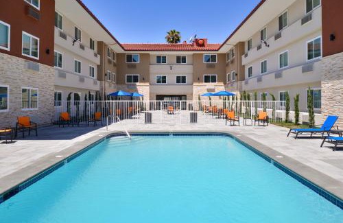 Santa Rosa Hotel | Holiday Inn Express - Santa Rosa North by IHG