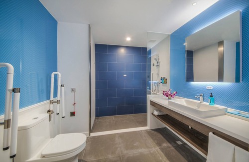 Xuhui Hotel | Holiday Inn Express Shanghai Xuhui Binjiang by IHG