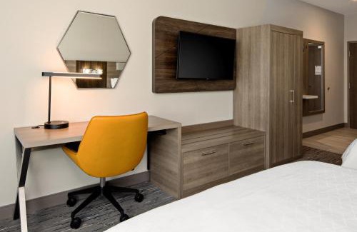 Palm Desert Hotel | Holiday Inn Express & Suites Palm Desert - Millennium by IHG