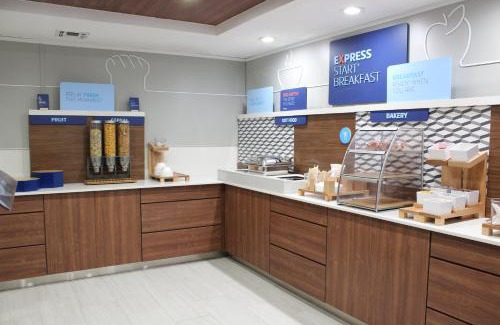 West San Antonio Hotel | Holiday Inn Express & Suites San Antonio West Sea World Area by IHG
