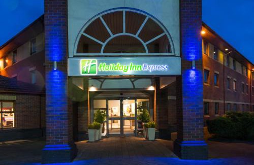 Longbridge Hotel | Holiday Inn Express Warwick - Stratford-upon-Avon by IHG