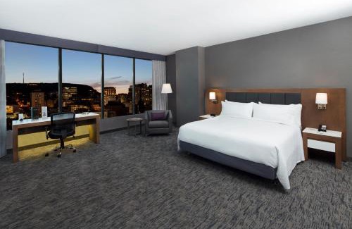 Downtown Montreal Hotel | Holiday Inn Hotel & Suites - Montreal Centre-ville Ouest by IHG