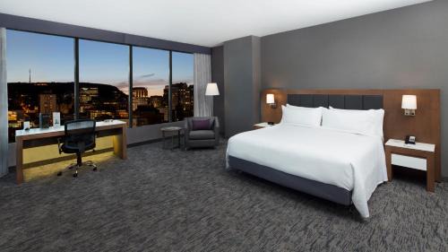 Downtown Montreal Hotel | Holiday Inn Hotel & Suites - Montreal Centre-ville Ouest by IHG