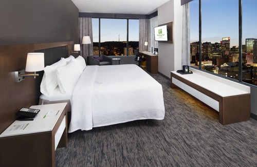 Downtown Montreal Hotel | Holiday Inn Hotel & Suites Montreal Centre-ville Ouest by IHG