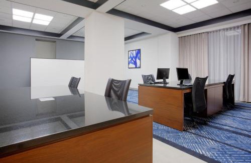 Cummings Hotel | Holiday Inn Ottawa East by IHG