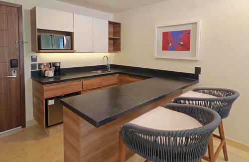 Puerto Vallarta Hotel | Holiday Inn & Suites Puerto Vallarta Marina & Golf by IHG