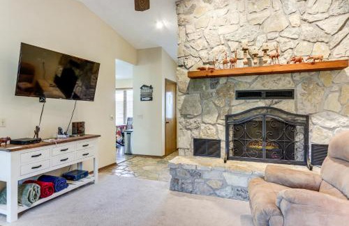 Eureka Springs Casa | Holiday Island Family Home on 13th Green!