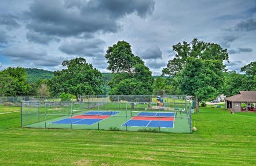Eureka Springs Casa | Holiday Island Family Home on 13th Green!