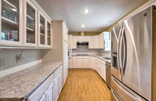 Eureka Springs Casa | Holiday Island Home: Fire Pit & Boat Parking!