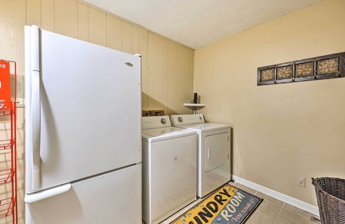 Eureka Springs Cabaña | Holiday Island Home: Hot Tub & Wood Stove!