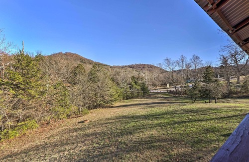 Eureka Springs Cabaña | Holiday Island Home: Hot Tub & Wood Stove!