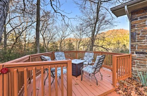 Eureka Springs Casa | Holiday Island Home Mountain View and Hot Tub!
