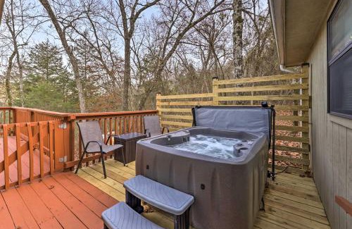 Eureka Springs Casa | Holiday Island Home Mountain View and Hot Tub!