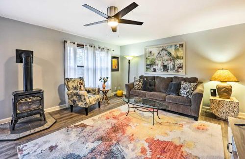 Eureka Springs Casa | Holiday Island Home Mountain View and Hot Tub!