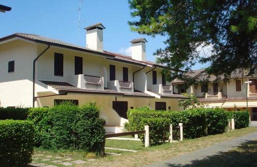 Porto Santa Margherita Apartamento | Casa vacacional Pueblo vacacional con piscina y pista de tenis.