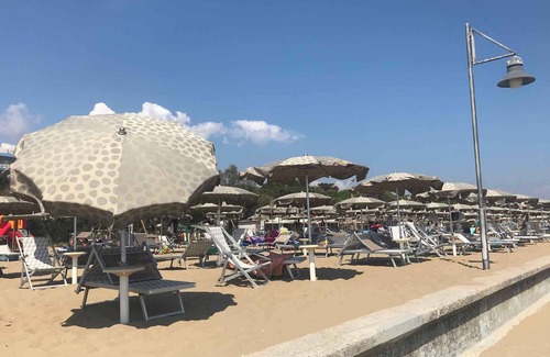 Porto Santa Margherita Apartamento | Apartamento vacacional en una pequeña residencia con piscina cerca del mar y en la zona peatonal