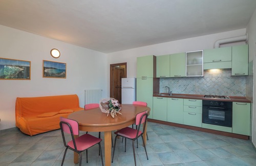 Capo Testa Apartamento | Apartamento vacacional 'Rosa' cerca de la playa con vistas al mar, terraza privada y Wi-Fi