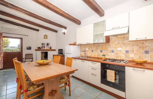 Capo Testa Apartamento | Apartamento 'Tonina vista mare' cerca de la playa con jardín, terraza privada y Wi-Fi