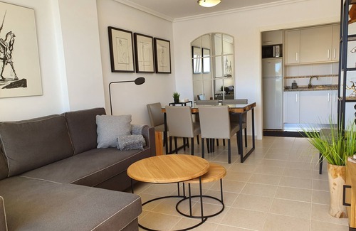 Pueblo Mascarat Apartamento | Apartamento de vacaciones en Jazmines con piscina y vistas al mar.