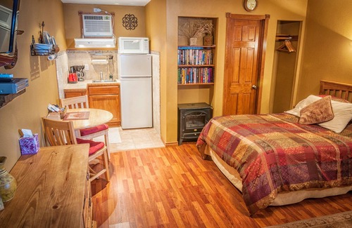 Canyon Lake Cabina | Holiday Lodge on Canyon Lake