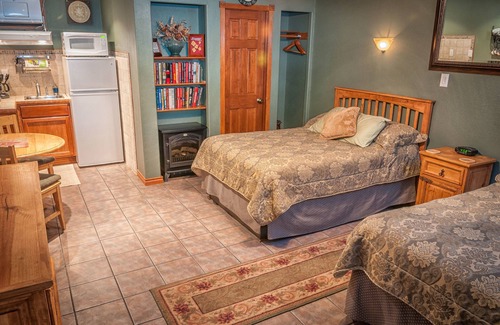 Canyon Lake Cabina | Holiday Lodge on Canyon Lake