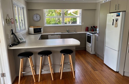 Waikanae Casa | Holiday on Henare, Olde Beach Waikanae.
