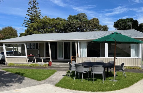 Waikanae Casa | Holiday on Henare, Olde Beach Waikanae.