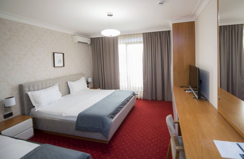 Sllatine e Madhe Complejo | Holiday Resort Pristina