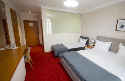 Sllatine e Madhe Complejo | Holiday Resort Pristina