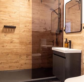 Schonach im Schwarzwald Apartamento | Holiday&Stay, Pool, Massagesessel, 85Zoll TV, Küche