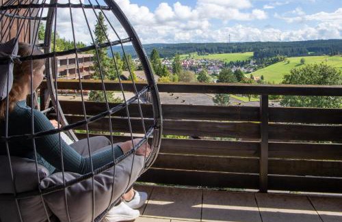 Schonach im Schwarzwald Apartamento | Holiday&Stay, Pool, Massagesessel, 85Zoll TV, Küche