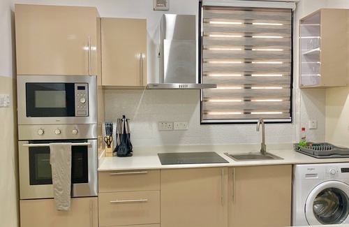 Teshie Apartamento | Holiday Suite w/free Wi-Fi for honeymoon, families and friends and office work