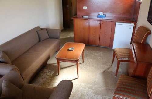 Jounieh Hotel | Holiday Suites Hotel & Beach Resort