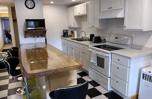 Westville Casa | Holiday Town Home - Westville