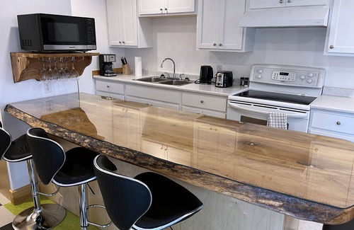 Westville Casa | Holiday Town Home - Westville