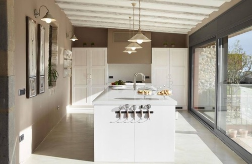 Forallac Villa | Alquiler de grandes villas de vacaciones en España, Costa Brava, zona de Barcelona, Girona, piscina, aire acondicionado, internet wi-fi,