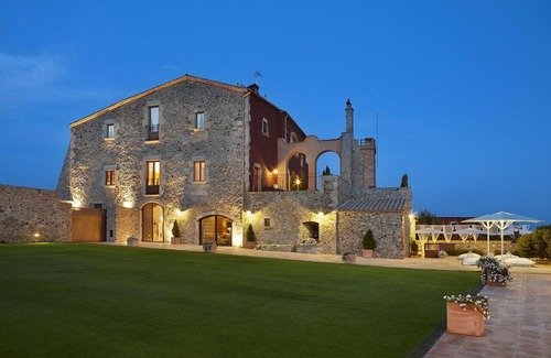 Forallac Villa | Alquiler de grandes villas de vacaciones en España, Costa Brava, zona de Barcelona, Girona, piscina, aire acondicionado, internet wi-fi,