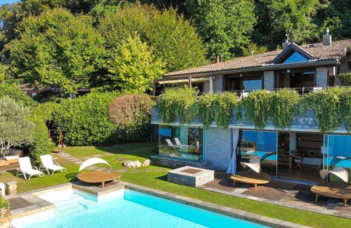 Ispra Villa | Alquiler de grandes villas de vacaciones en Italia, distrito de los lagos italianos, lago Maggiore, junto al lago, piscina, caminar a la ciudad, aire acondicionado