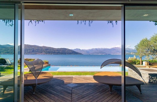 Ispra Villa | Alquiler de grandes villas de vacaciones en Italia, distrito de los lagos italianos, lago Maggiore, junto al lago, piscina, caminar a la ciudad, aire acondicionado