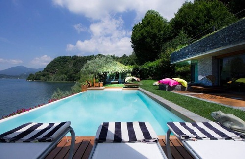 Ispra Villa | Alquiler de grandes villas de vacaciones en Italia, distrito de los lagos italianos, lago Maggiore, junto al lago, piscina, caminar a la ciudad, aire acondicionado